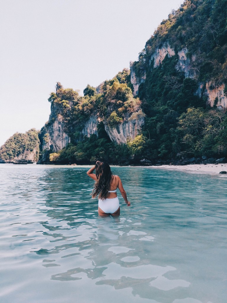 reasons to travel contiki, contiki thailand, thai hopper west, alicia fashionista, vancouver travel blog