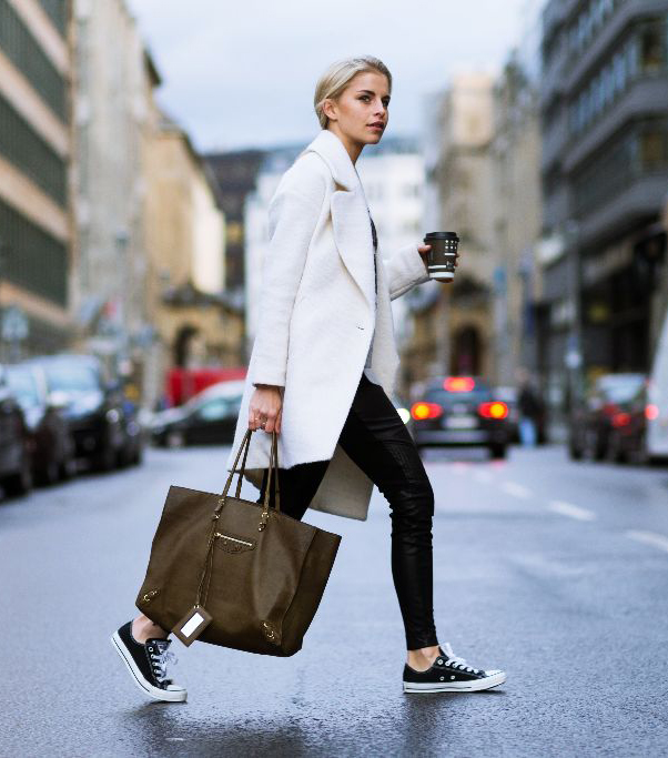 Black converse go with almost anything. We love Caroline Daur’s converse look, consisting of leather trousers, a white coat, and a gorgeous brown balenciaga bag. Sweater: Miss Goodlife, Trousers: St. Emile, Shoes: Converse , Case: Balenciaga, Coat: Asos. 