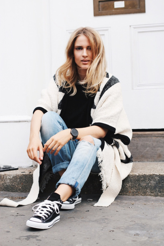 Converse are the perfect footwear choice for an outfit such as Mirjam Flatau’s, which consists of a destroyed black tee, oversized distressed denim, and an aztec style poncho. Poncho: Edited, Jeans/Tee: Citezens Of Humanity, Shoes: Converse.