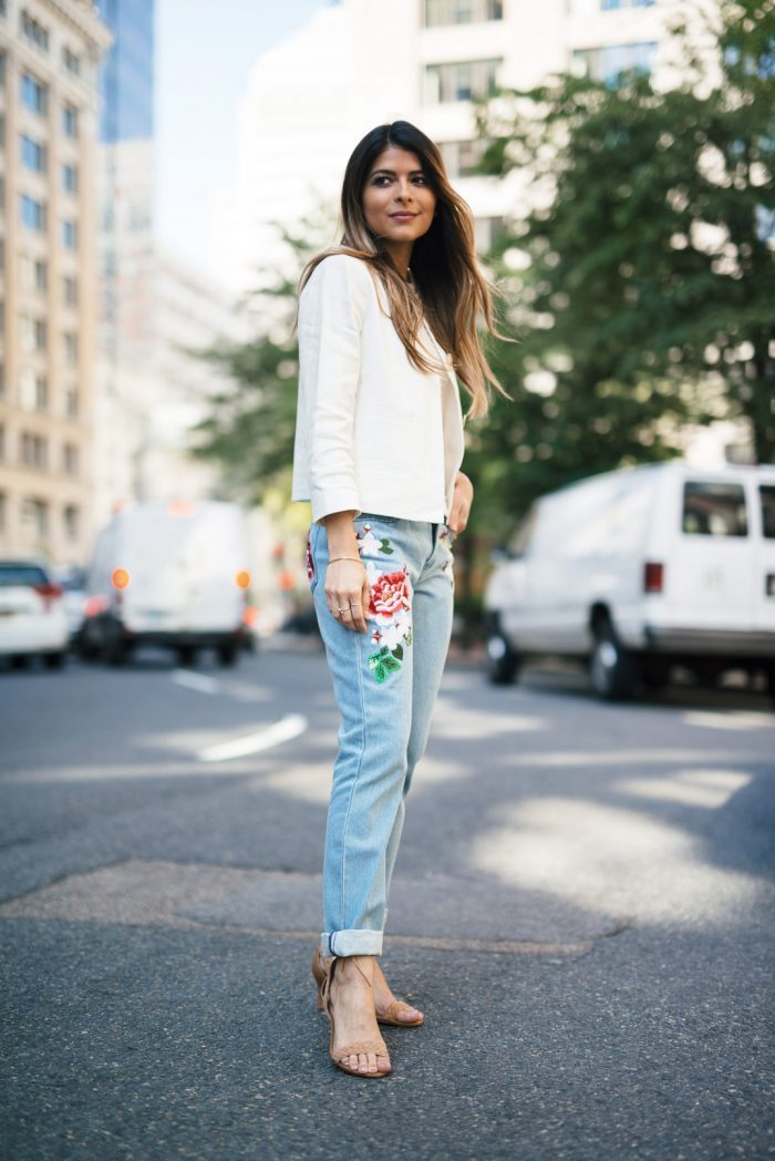 Pam Hetlinger rocks this outfit adding a simple cream jacket and ribbed top to a pair of colourful embroidered denims. She finishes the look with camel braided sandals, Chloé handbag and loosely tossed hair, keeping this look chic and fashion forward. Jeans: French Connection, Top, Jacket & Sandals: Ann Taylor, Bag: Chloé, Watch: Chanel, Ring: Mejuri.