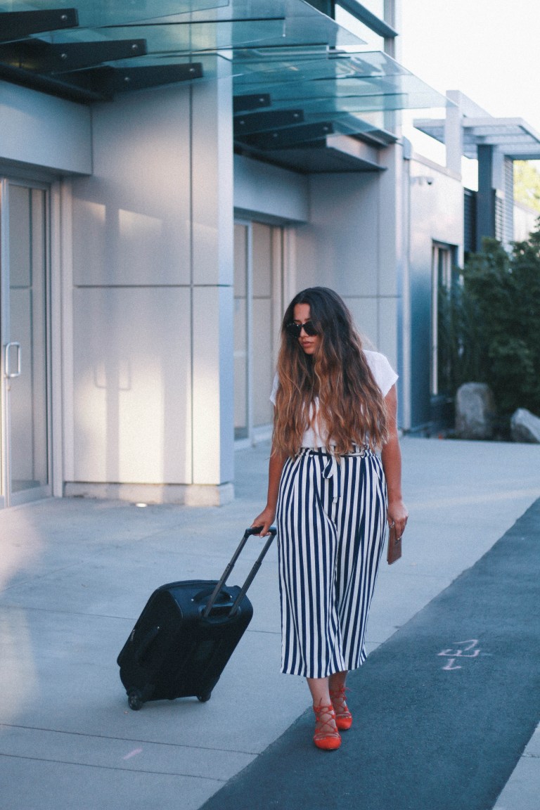 airplane outfit ideas, what to wear on a flight, carry on only plane outfit, alicia fashionista