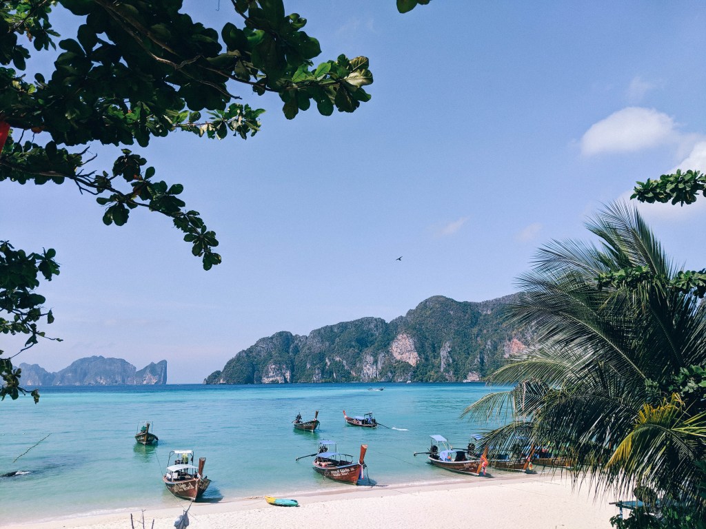 reasons to travel contiki, contiki thailand, thai hopper west, alicia fashionista, vancouver travel blog