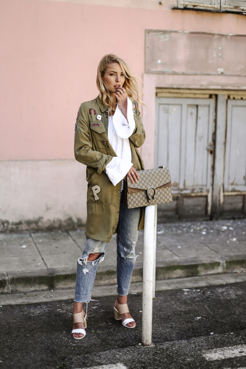 Patches are the perfect way to add your own personal twist to a look or an item. Leonie Sophie has sewed patches onto this military style shirt jacket from Zara to give it an edgy and authentic feel. Blouse: Uterque, Shirt: Zara, Jeans: 501, Bag: Dionysus.